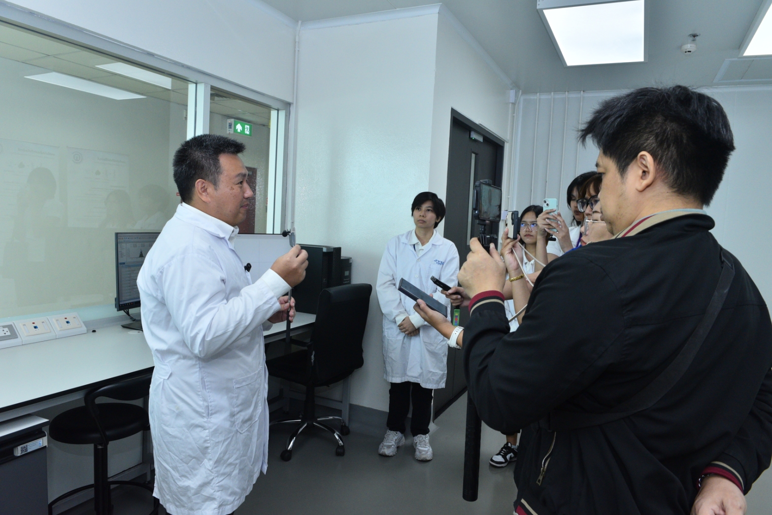 IMAGE - 6954